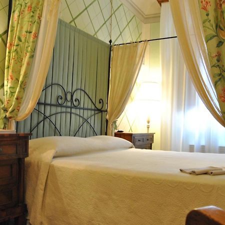 Residenza Palazzo Visdomini Bed and Breakfast Pietrasanta Buitenkant foto