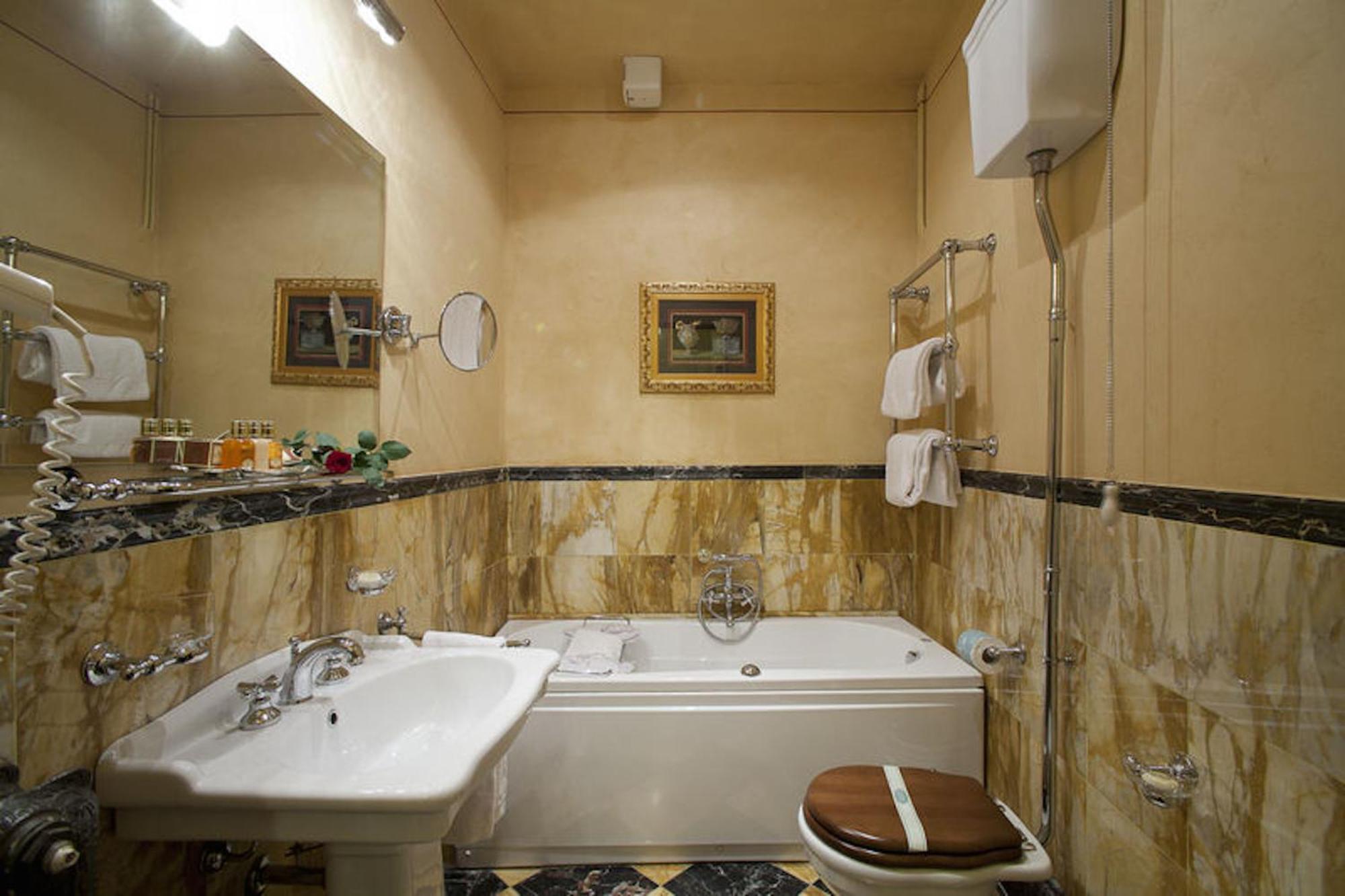 Residenza Palazzo Visdomini Bed and Breakfast Pietrasanta Kamer foto