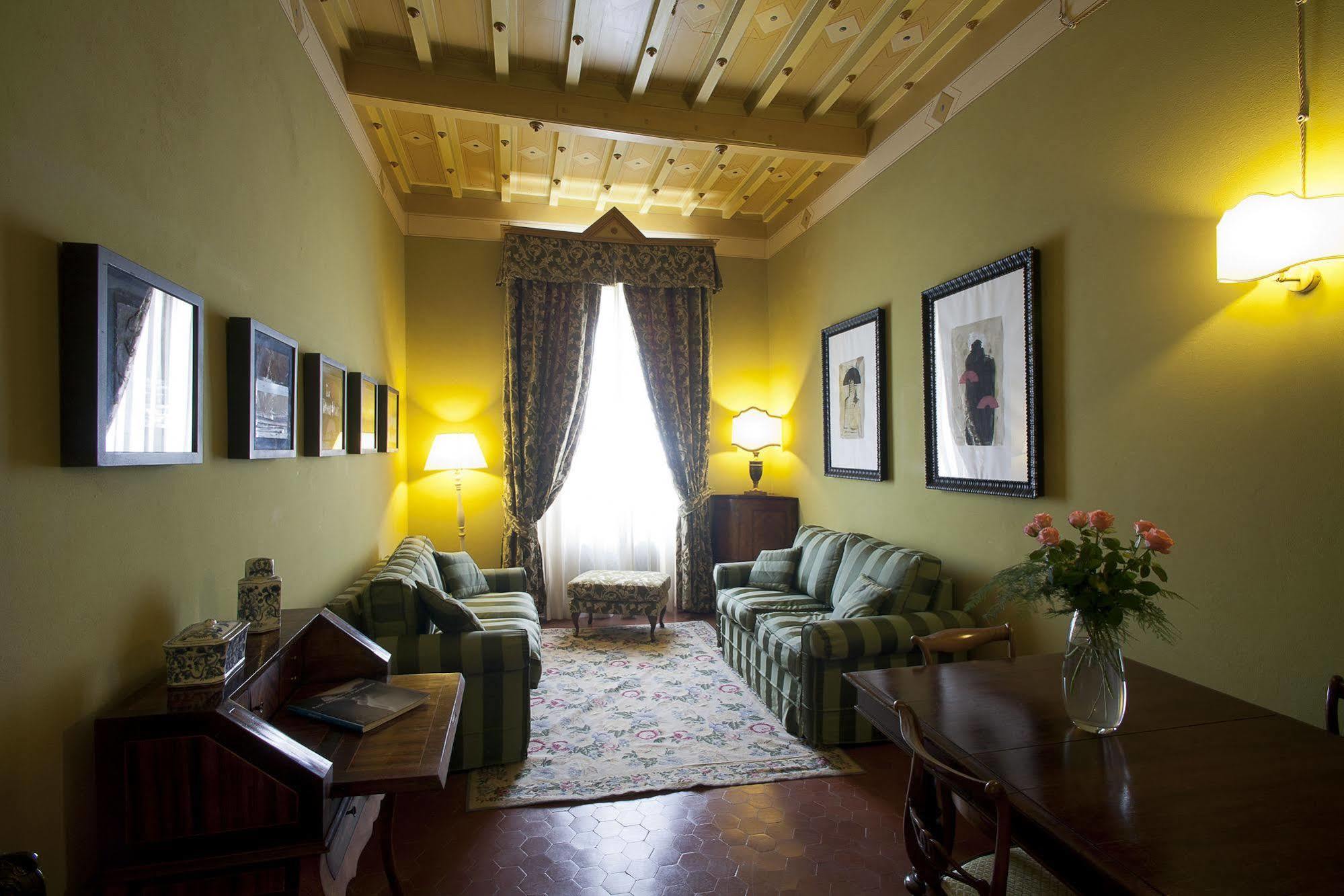 Residenza Palazzo Visdomini Bed and Breakfast Pietrasanta Buitenkant foto